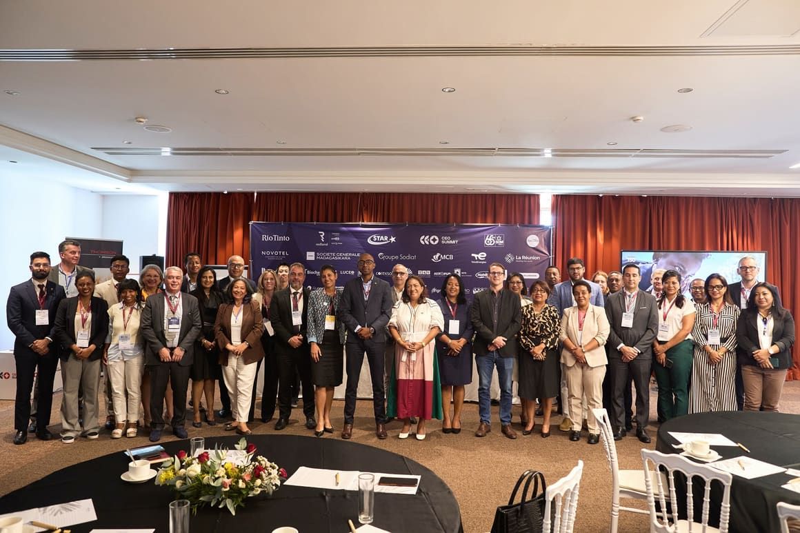 Photo de groupe lors d’un événement institutionnel